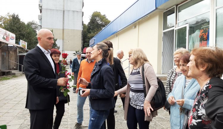 Жители на комплекс „Зорница“ в Бургас поискаха от Николай Тишев подкрепа към малкия и среден бизнес и изграждане на паркинги 
