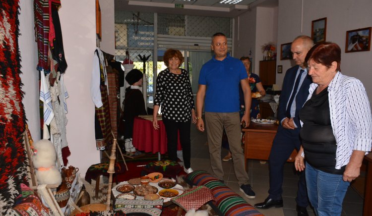 Станимир Баев и Тодор Байчев проведоха среща с членове на пенсионерския клуб в Пристанище – Бургас