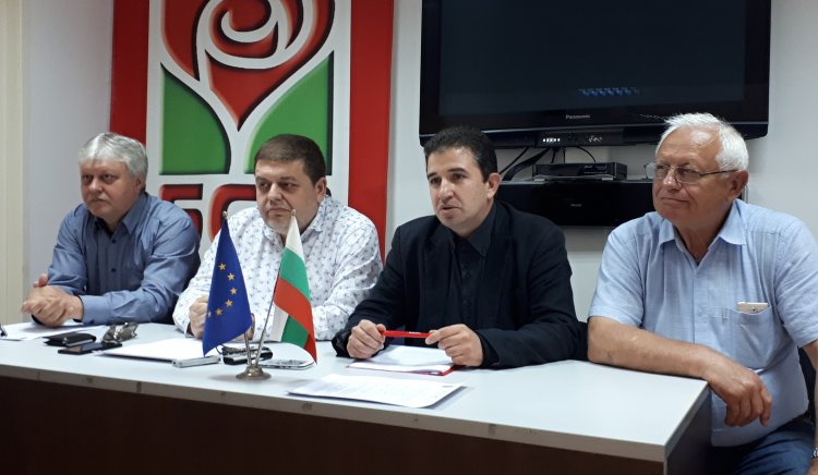 Общинските съветници от БСП-Бургас: Намерението за премахване на паметната плоча от Механотехникума е груба политическа грешка