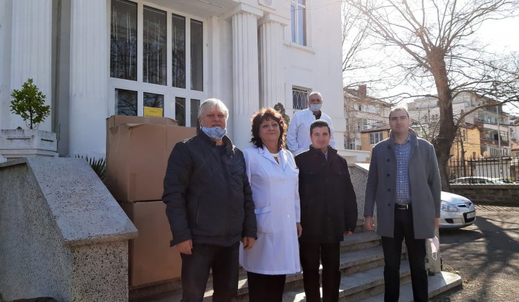 БСП-Бургас дари предпазни шлемове на Белодробната болница в града