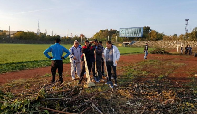 Евгений Мосинов единствен уважи инициативата за почистването на стадион „Черноморец“