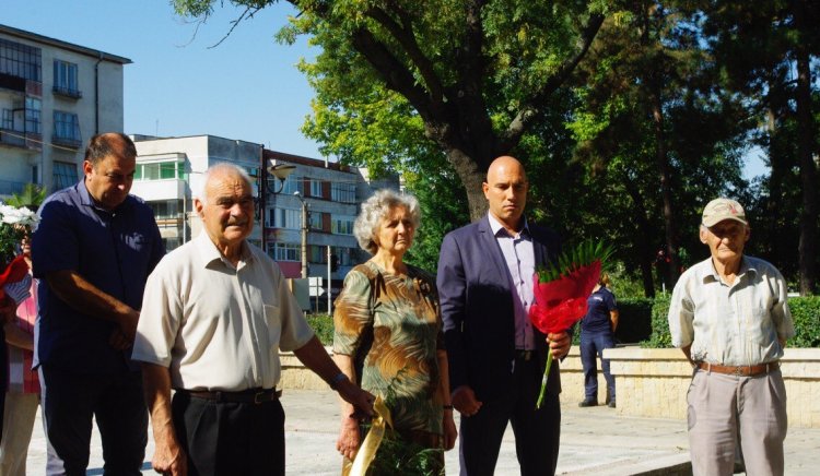 Николай Тишев и Тодор Байчев участваха в честванията на 9-ти септември в Карнобат