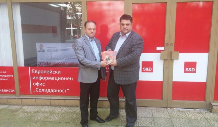 Зафиров подкрепи кампанията „Солидарно четене“ в Бургас