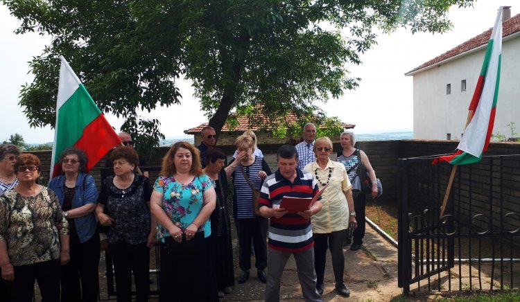 БСП почете паметта на загиналите партизани и ятаци в руенското село Добра поляна