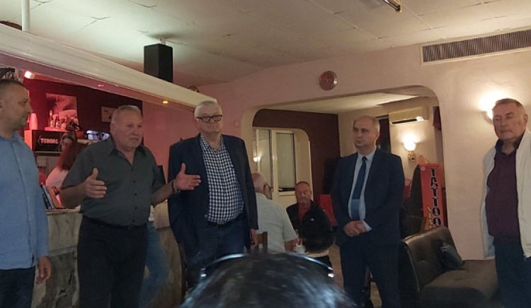 Петър Кънев и кандидат-депутати от БСП се срещнаха с жители на Средец