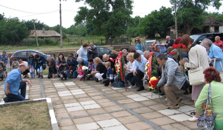 Бургаски антифашисти почетоха паметта на Николай Лъсков