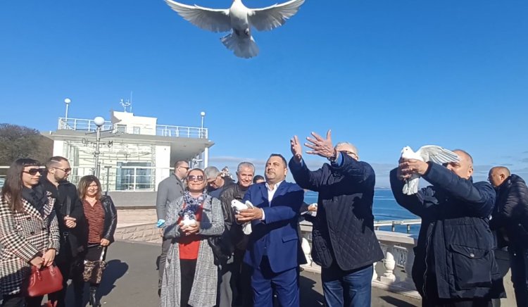 33 бели гълъба полетяха в небето над Бургас при закриване на кампанията на „БСП за България“