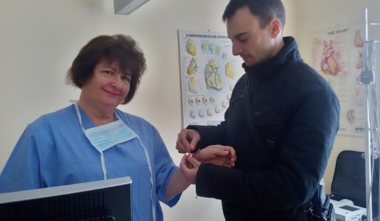 Младежи от БСП – Бургас зарадваха с мартеници пациенти и лекари от здравните заведения в община Бургас