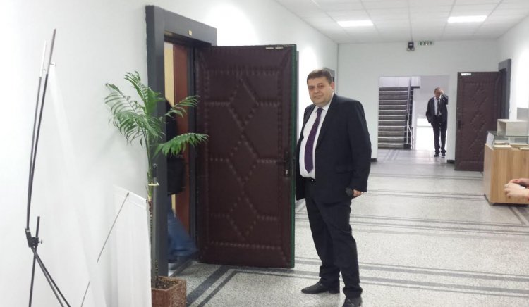 Кандидатът за кмет на Бургас Евгений Мосинов на откриването на Европейски клуб към Търговска гимназия Бургас