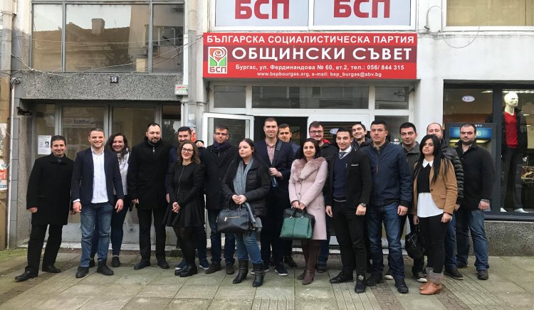Ръководството на Младежко обединение в БСП поздрави новите членове на обединението в Бургас